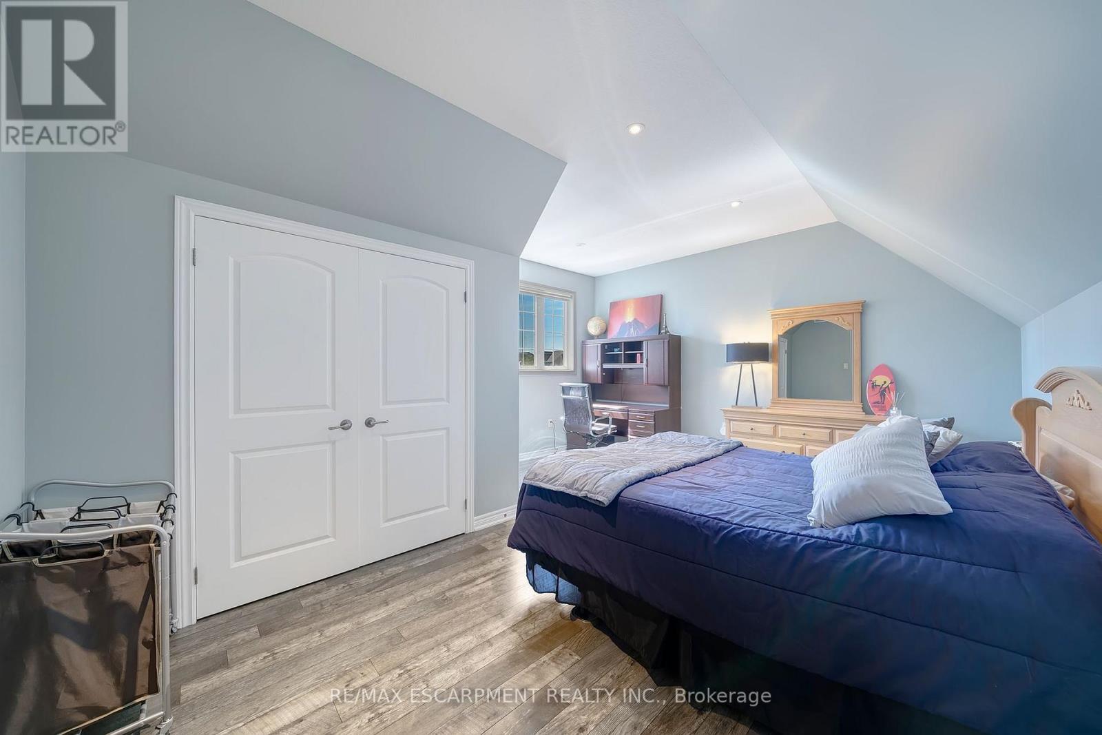 578 Fifty Road, Hamilton, ON - Indoor Photo Showing Bedroom