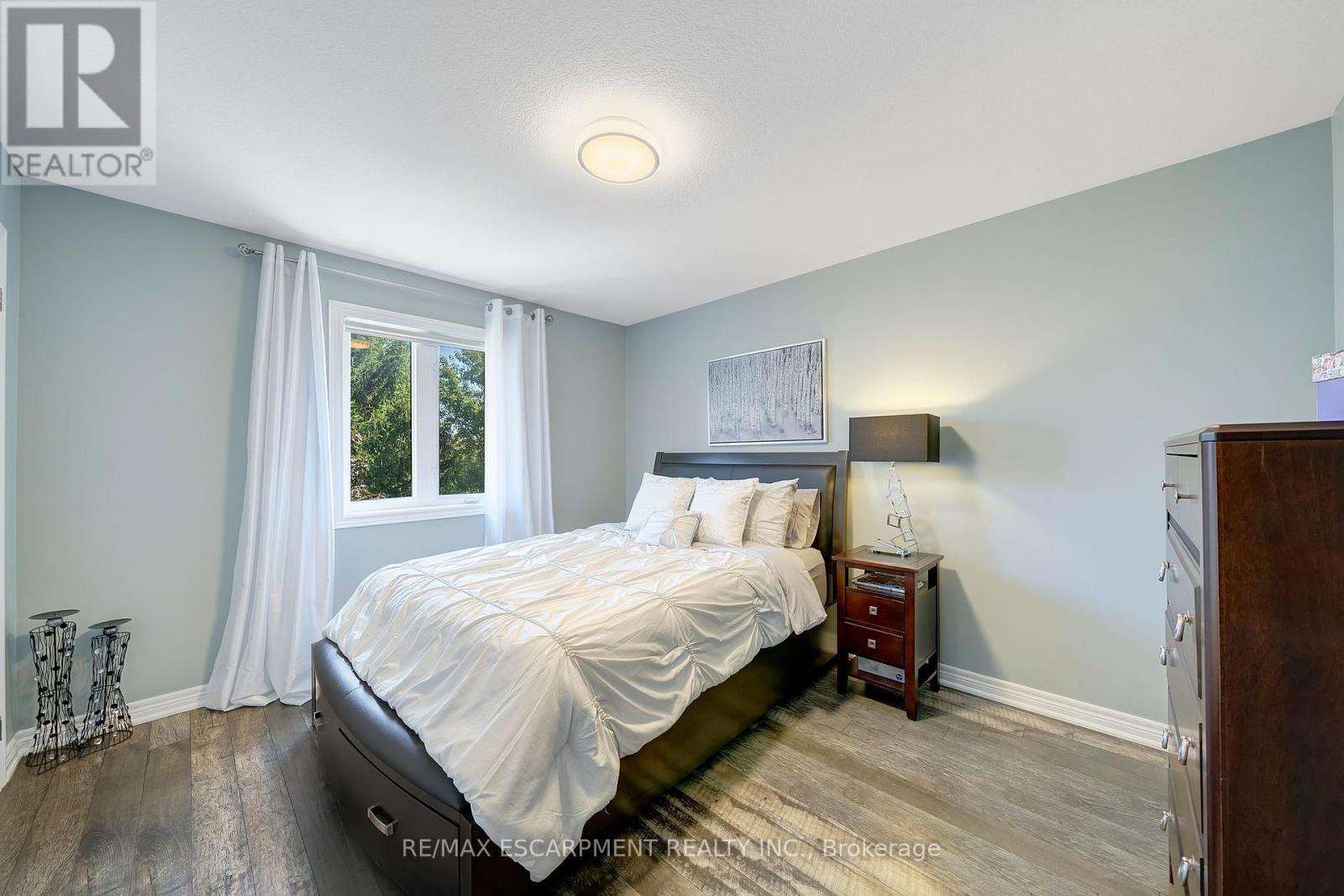 578 Fifty Road, Hamilton, ON - Indoor Photo Showing Bedroom