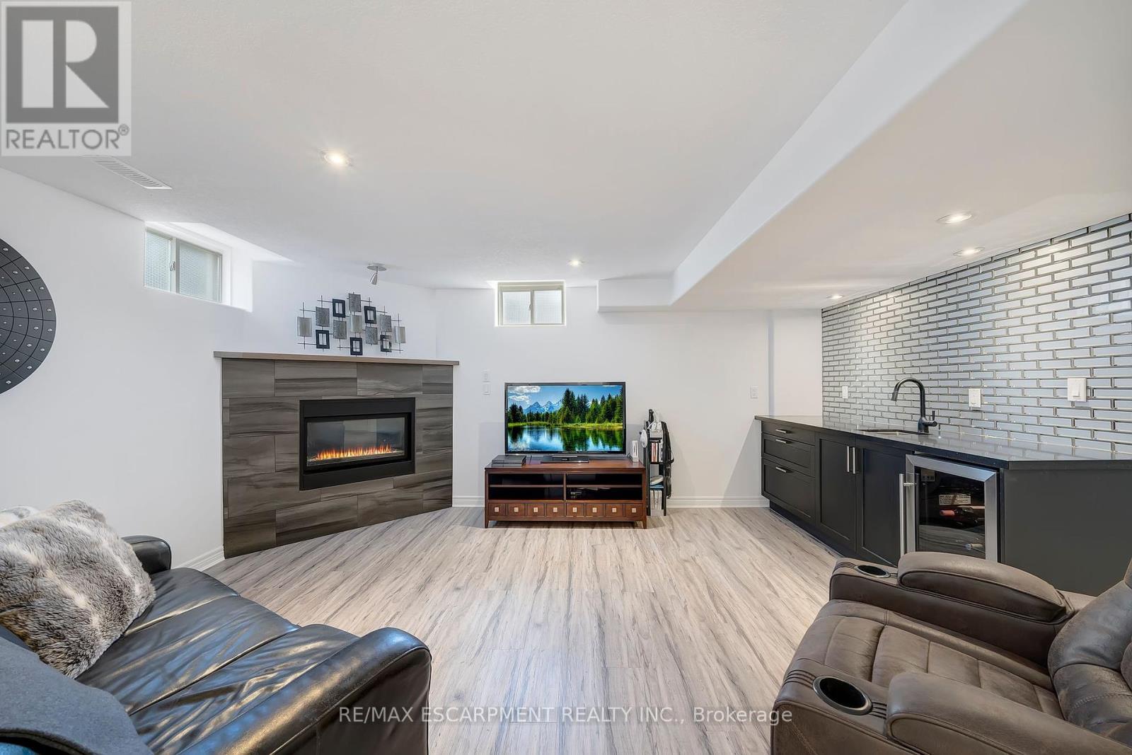 578 Fifty Road, Hamilton, ON - Indoor Photo Showing Other Room With Fireplace