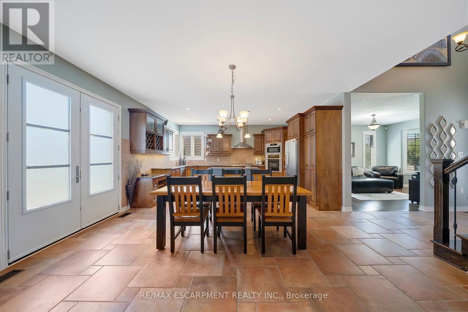 578 Fifty Road, Hamilton, ON - Indoor Photo Showing Dining Room