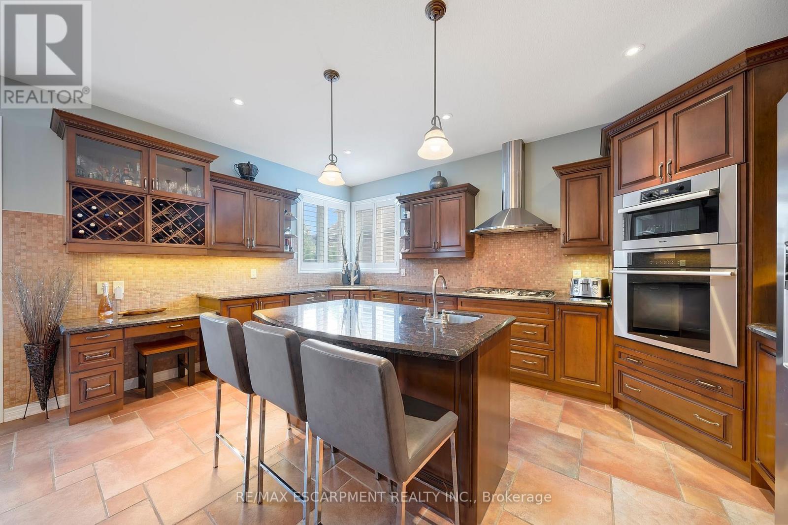 578 Fifty Road, Hamilton, ON - Indoor Photo Showing Kitchen With Upgraded Kitchen