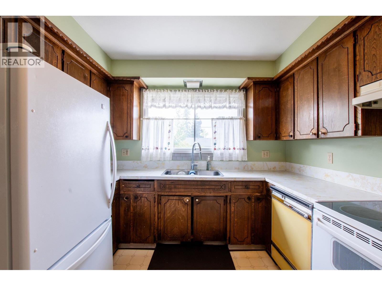 2438 Mcbride Crescent, Prince George, BC - Indoor Photo Showing Kitchen