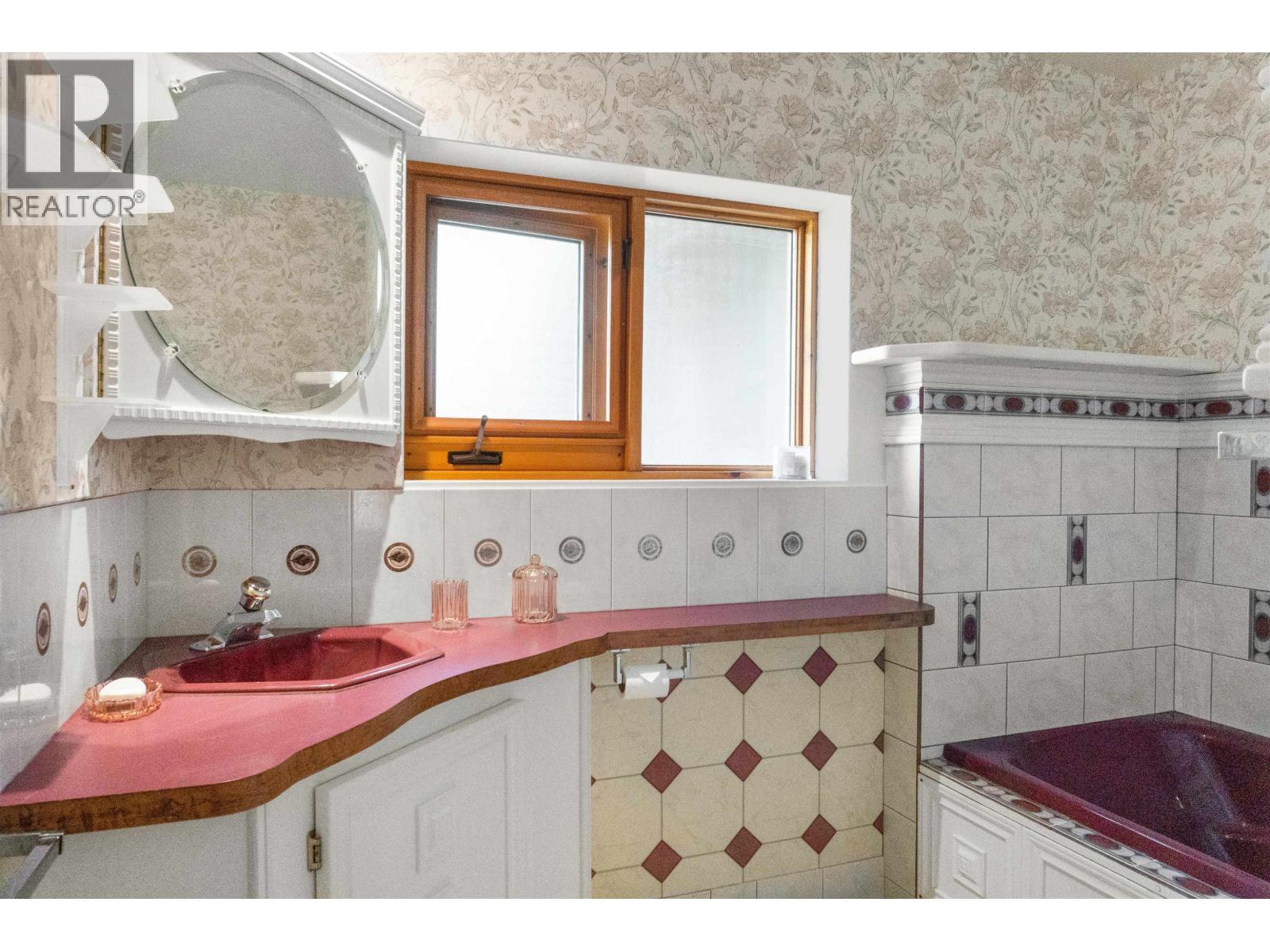 96 Greyling Avenue, Kitimat, BC - Indoor Photo Showing Bathroom