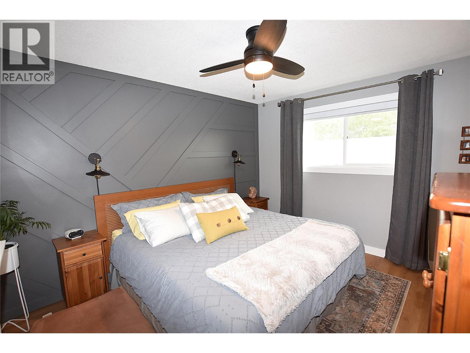 primary bedroom - 2105 14 Street, Vernon, BC - Indoor Photo Showing Bedroom