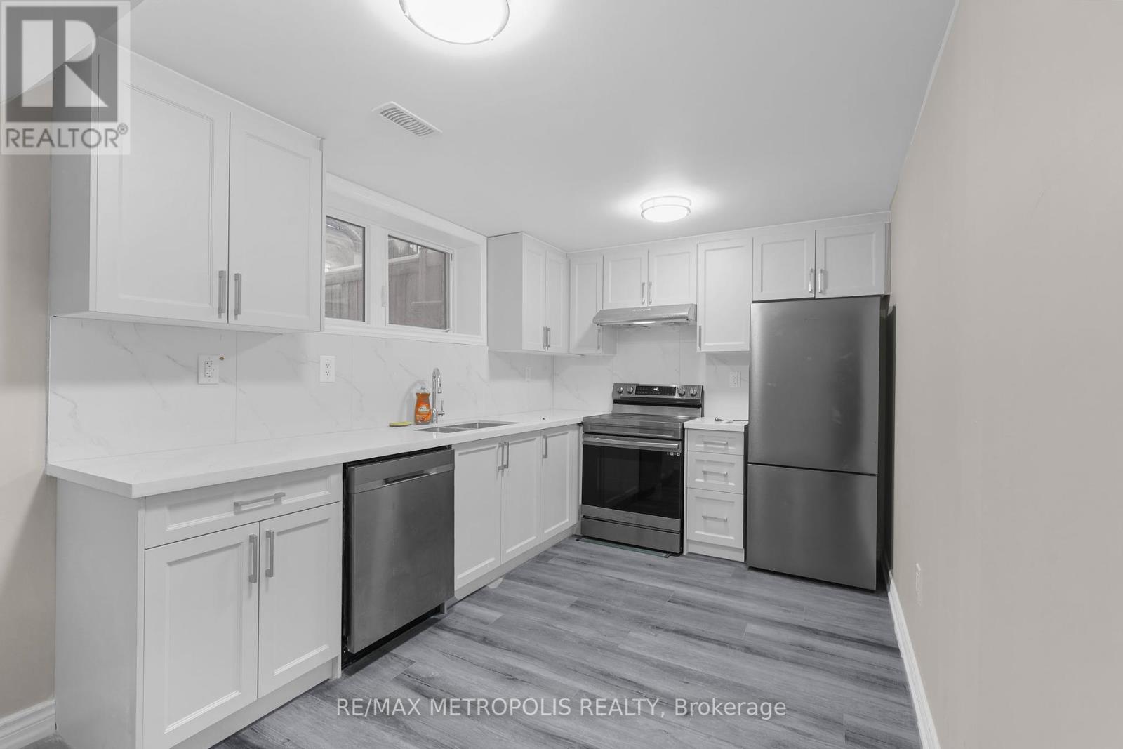 Bsmt - 161 Windfields Farm Drive W, Oshawa, ON - Indoor Photo Showing Kitchen With Stainless Steel Kitchen With Upgraded Kitchen