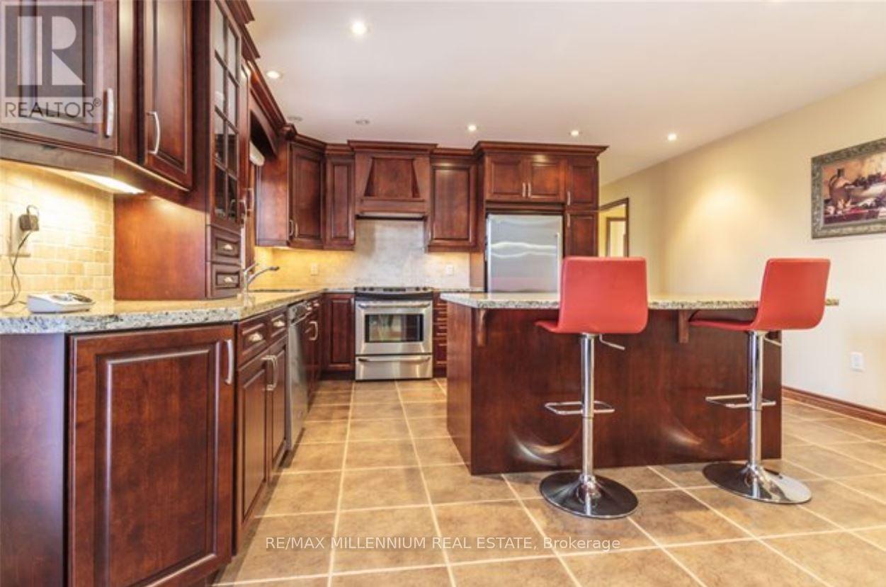 32 Michelangelo Boulevard, Brampton, ON - Indoor Photo Showing Kitchen