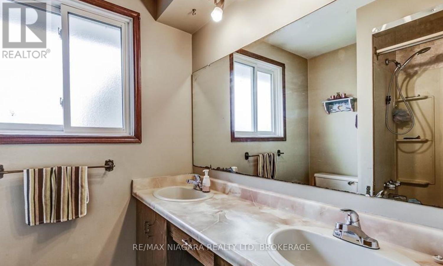 851 Forks Road E, Port Colborne (Bethel), ON - Indoor Photo Showing Bathroom