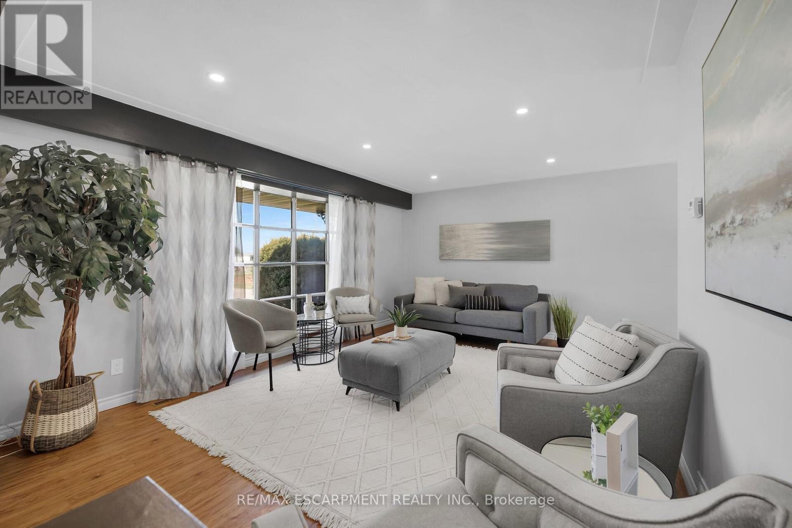 944 & 994 #8 Highway, Hamilton, ON - Indoor Photo Showing Other Room