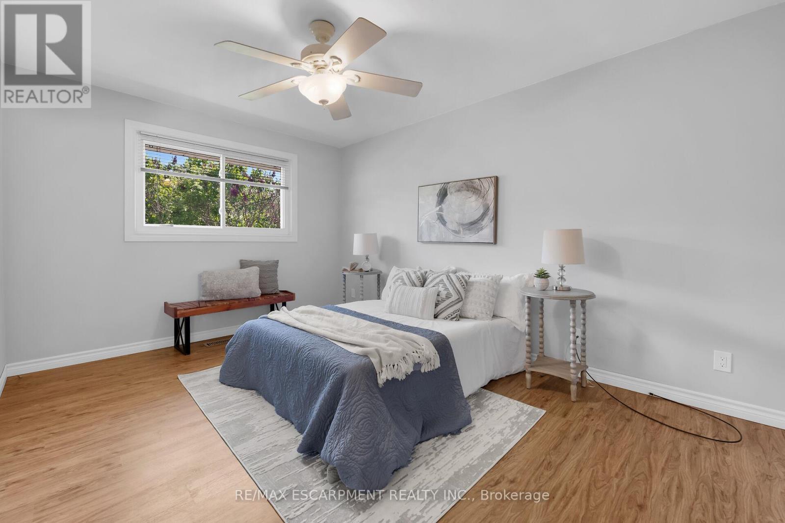 944 & 994 #8 Highway, Hamilton, ON - Indoor Photo Showing Bedroom