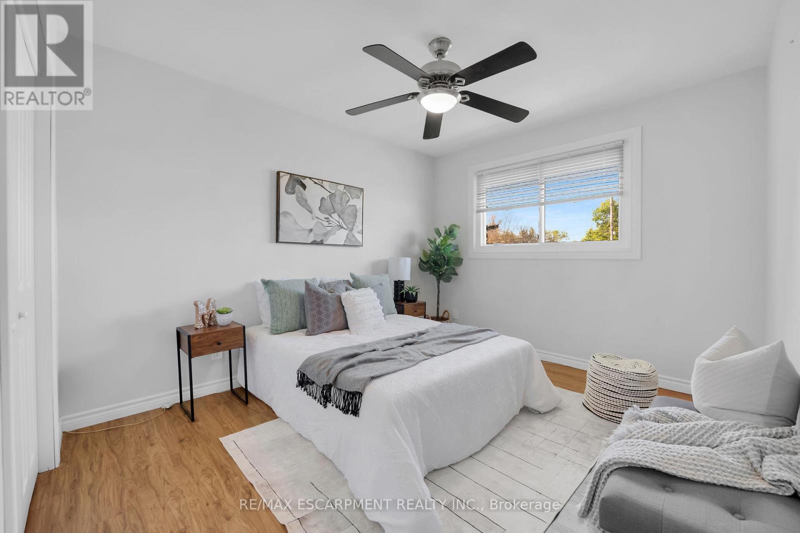 944 & 994 #8 Highway, Hamilton, ON - Indoor Photo Showing Bedroom