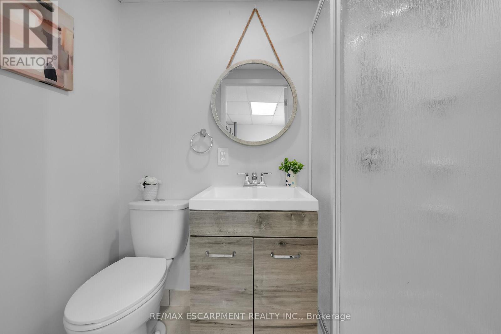 944 & 994 #8 Highway, Hamilton, ON - Indoor Photo Showing Bathroom