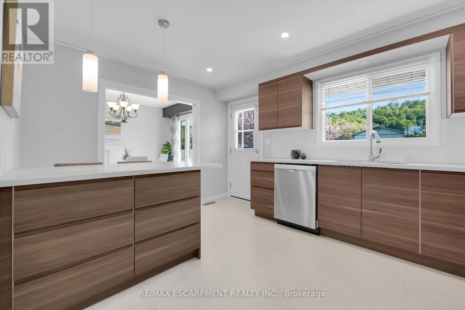 944 & 994 #8 Highway, Hamilton, ON - Indoor Photo Showing Kitchen