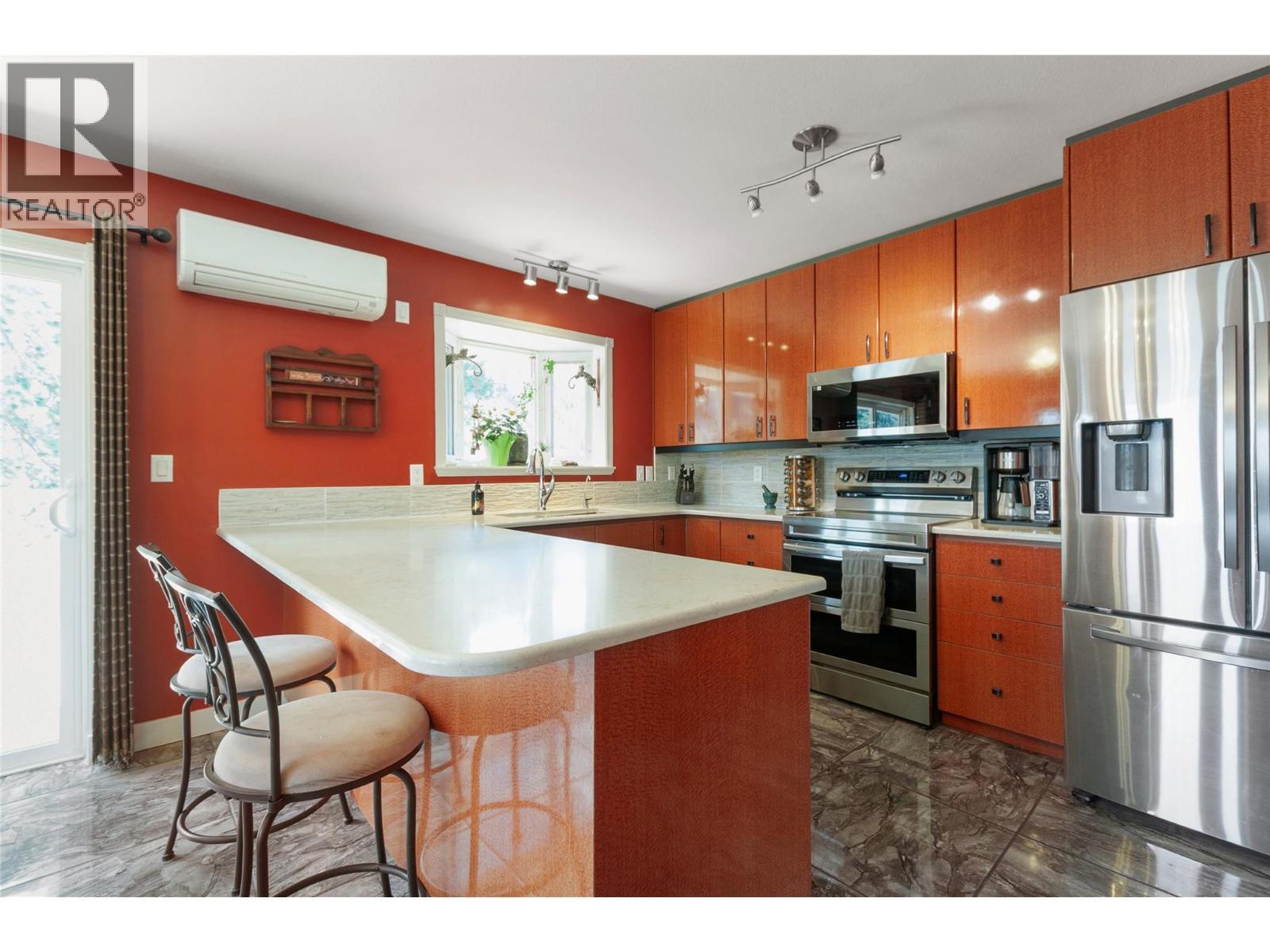 1998 Hwy 97 Highway, Okanagan Falls, BC - Indoor Photo Showing Kitchen