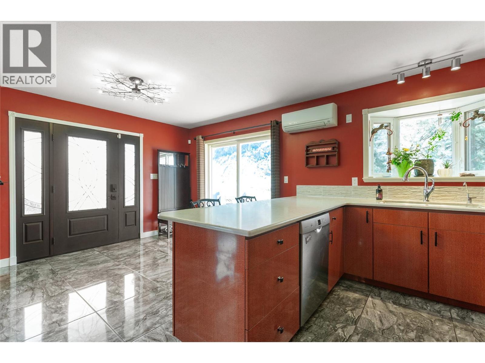 1998 Hwy 97 Highway, Okanagan Falls, BC - Indoor Photo Showing Kitchen