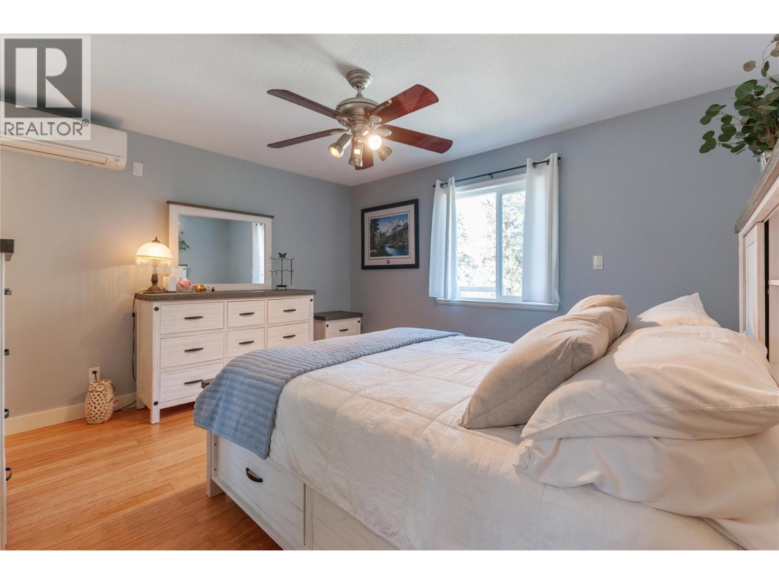 1998 Hwy 97 Highway, Okanagan Falls, BC - Indoor Photo Showing Bedroom