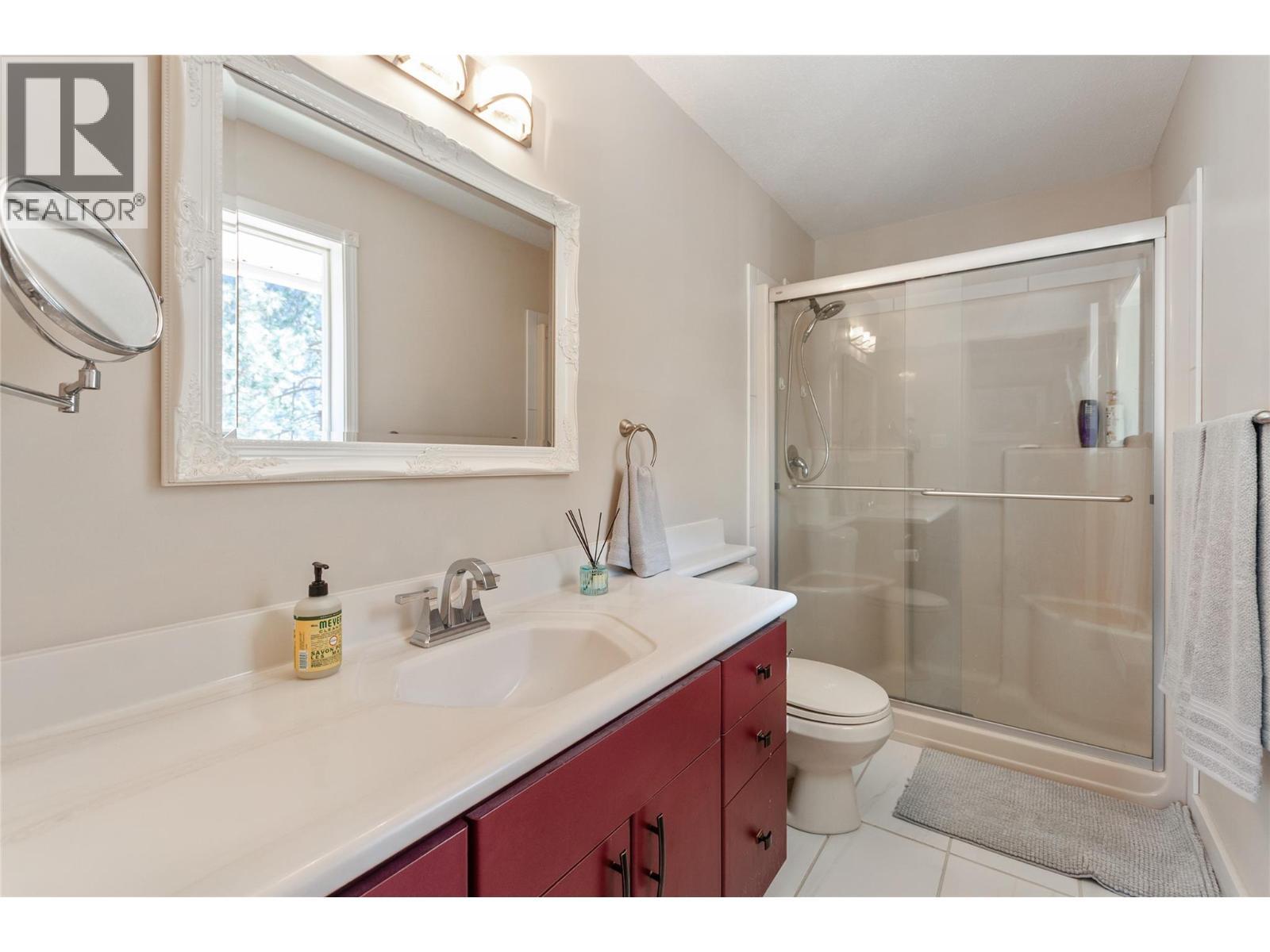 1998 Hwy 97 Highway, Okanagan Falls, BC - Indoor Photo Showing Bathroom