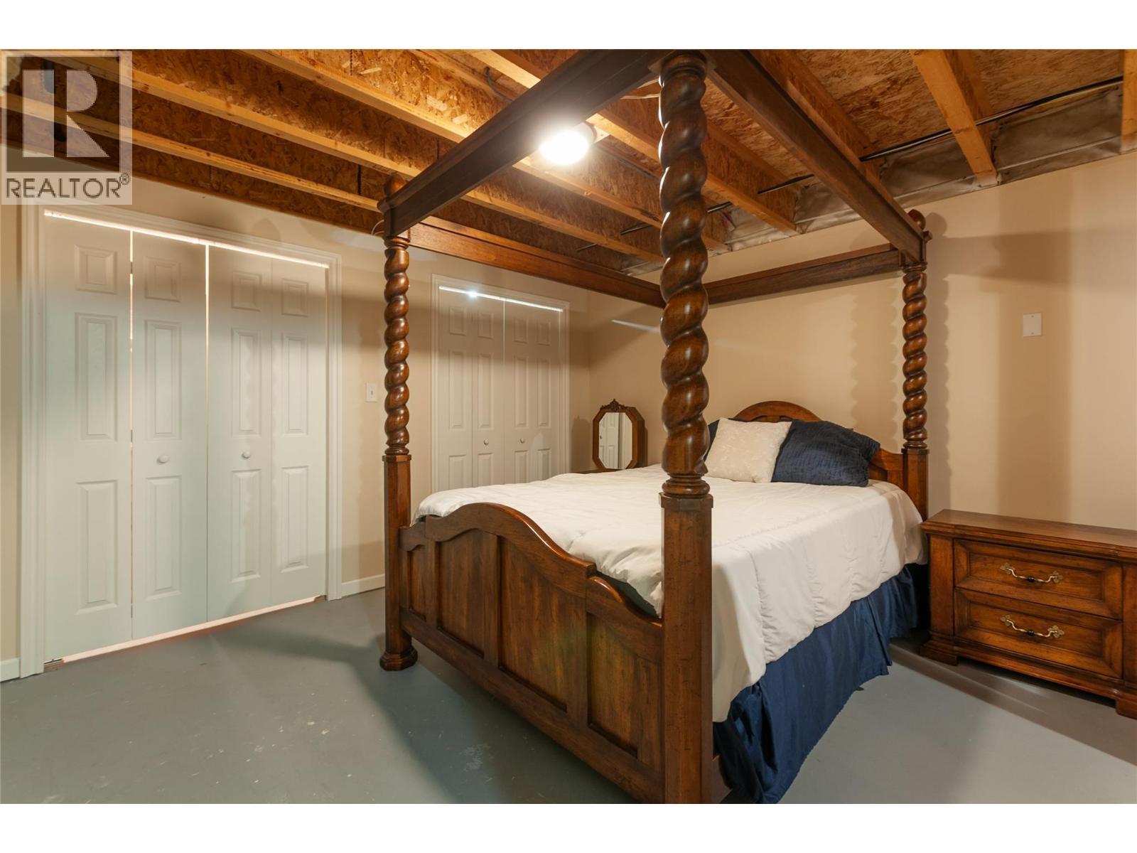 1998 Hwy 97 Highway, Okanagan Falls, BC - Indoor Photo Showing Bedroom