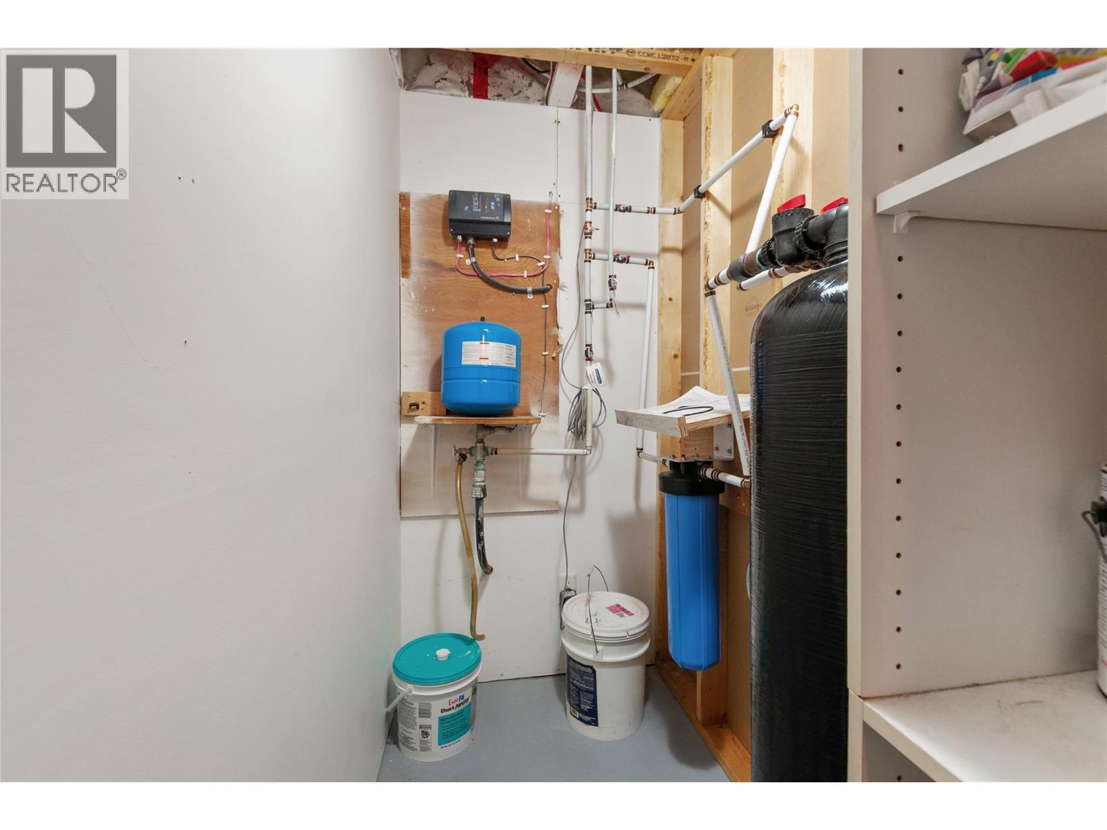 1998 Hwy 97 Highway, Okanagan Falls, BC - Indoor Photo Showing Basement