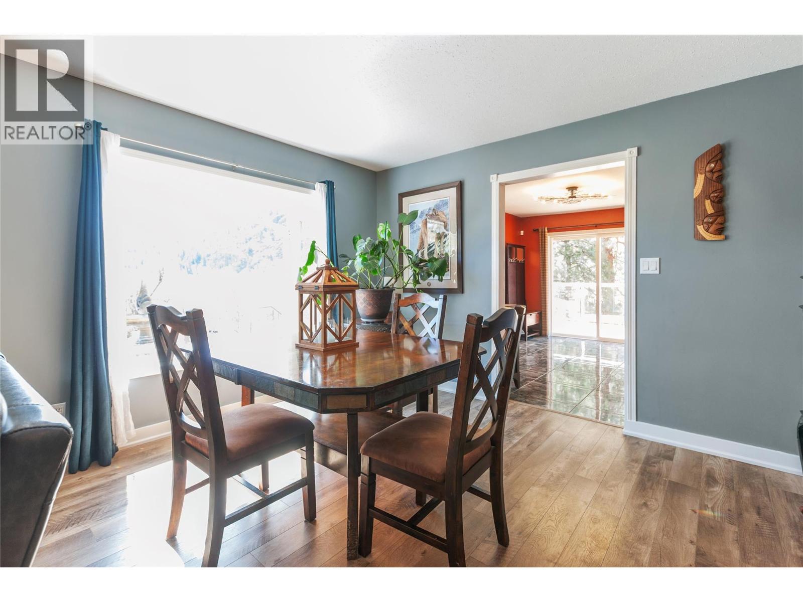 1998 Hwy 97 Highway, Okanagan Falls, BC - Indoor Photo Showing Dining Room
