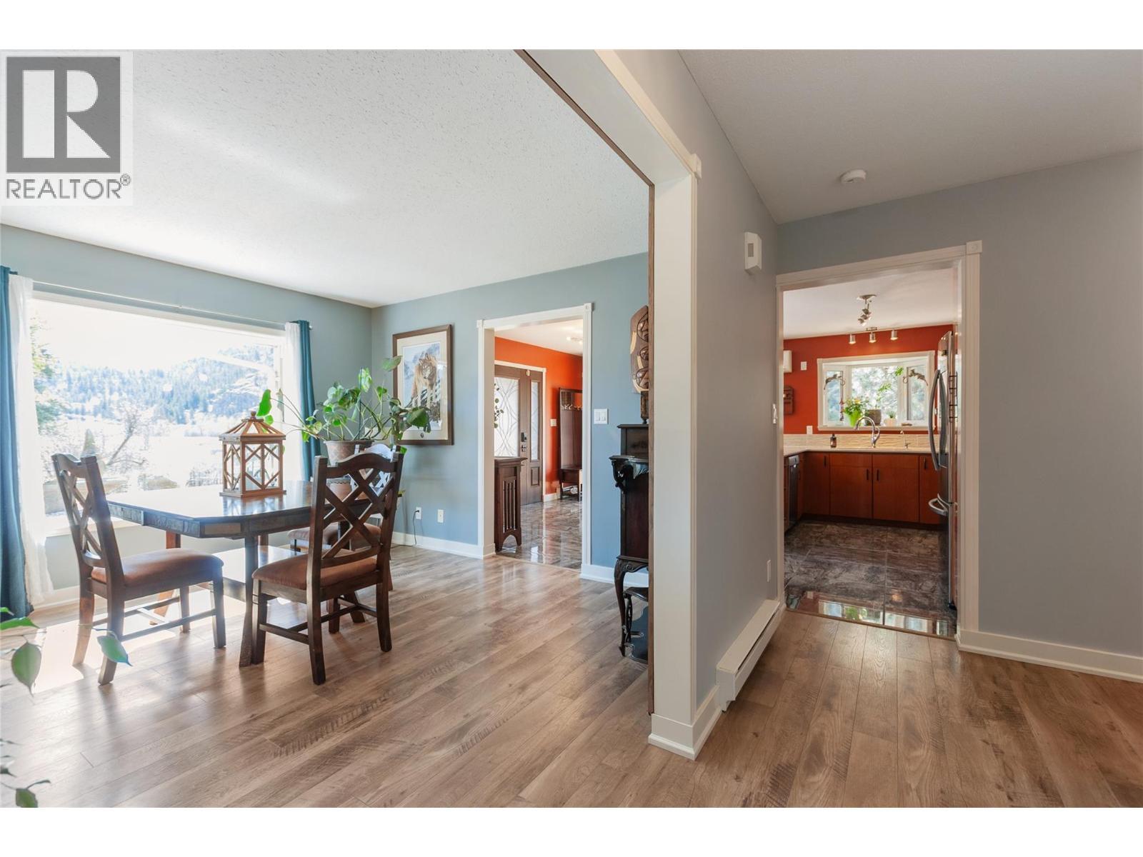 1998 Hwy 97 Highway, Okanagan Falls, BC - Indoor Photo Showing Dining Room