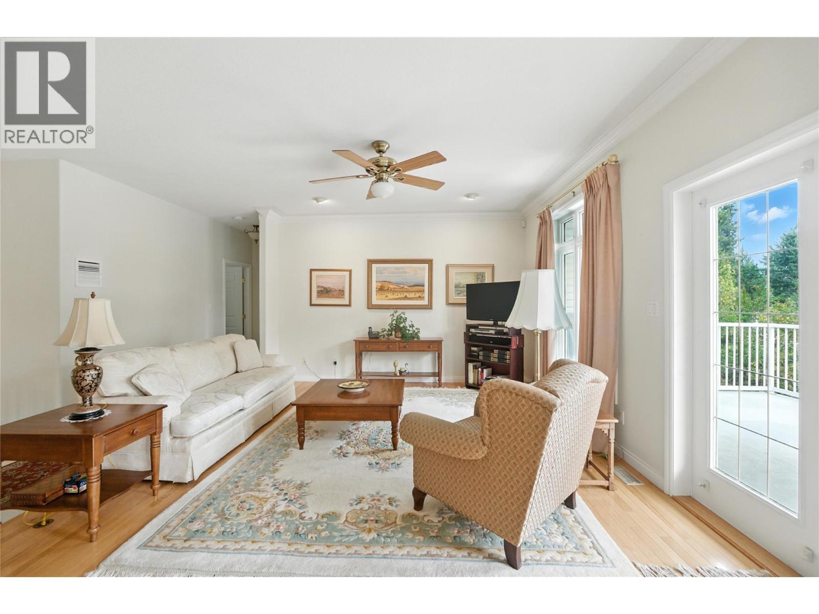 4175 Brown Road, Bonnington, BC - Indoor Photo Showing Living Room