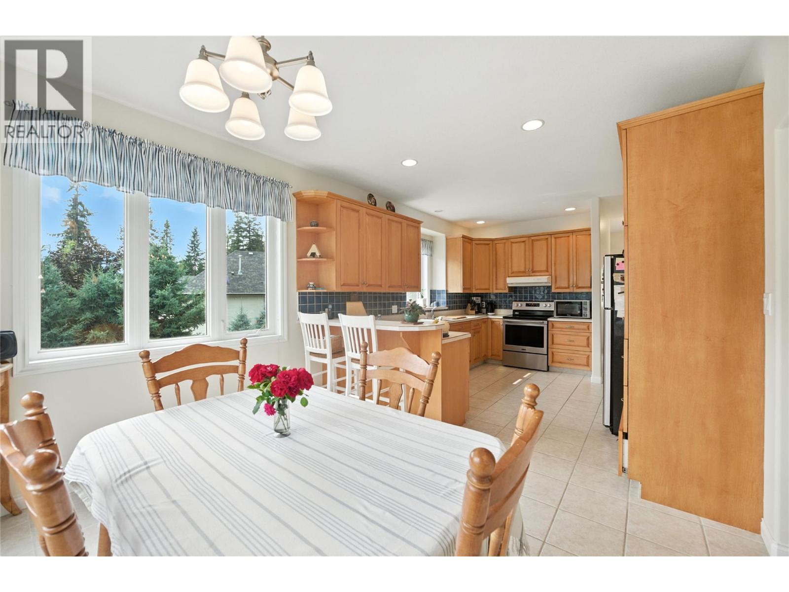 4175 Brown Road, Bonnington, BC - Indoor Photo Showing Dining Room