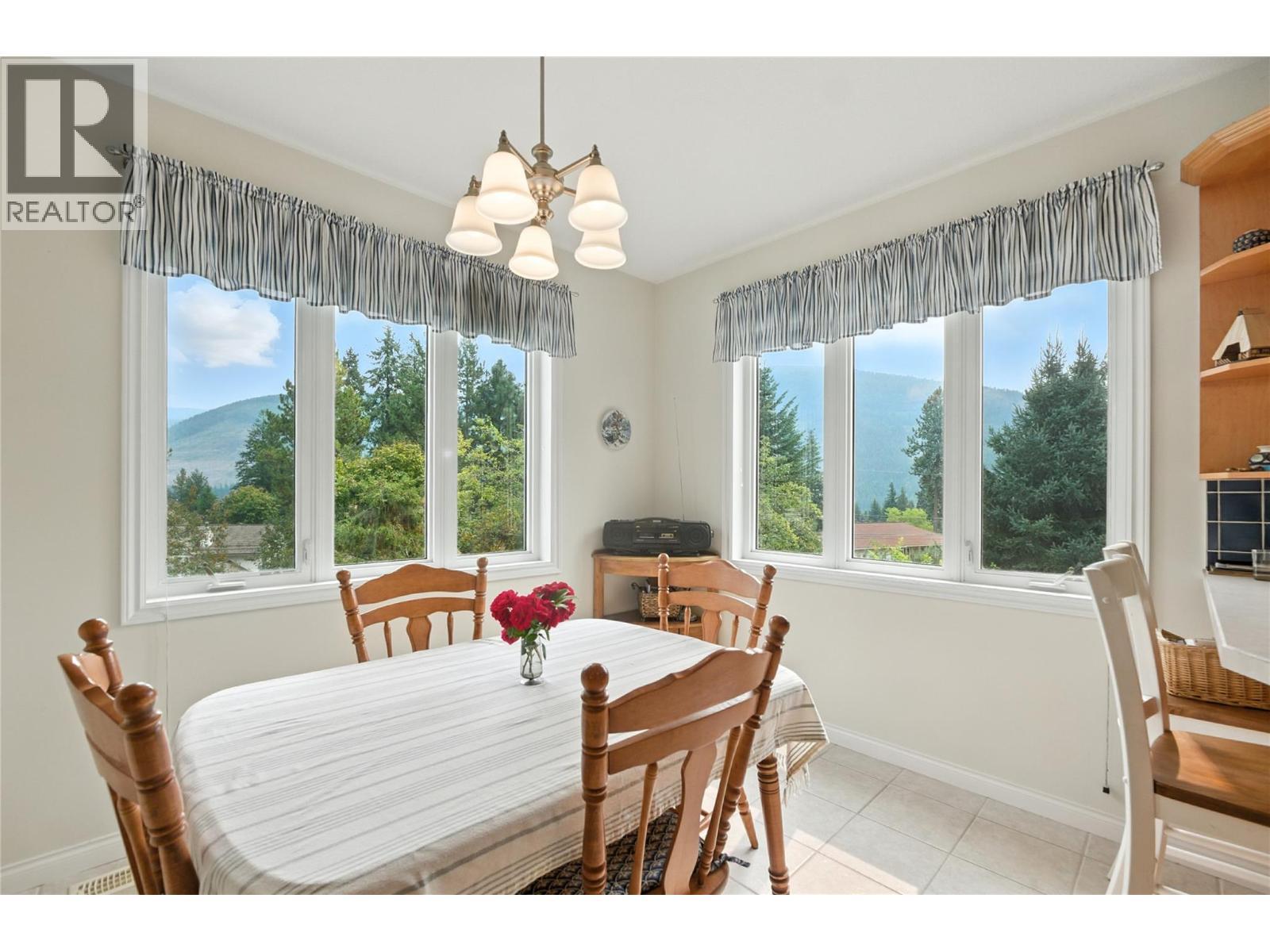 4175 Brown Road, Bonnington, BC - Indoor Photo Showing Dining Room