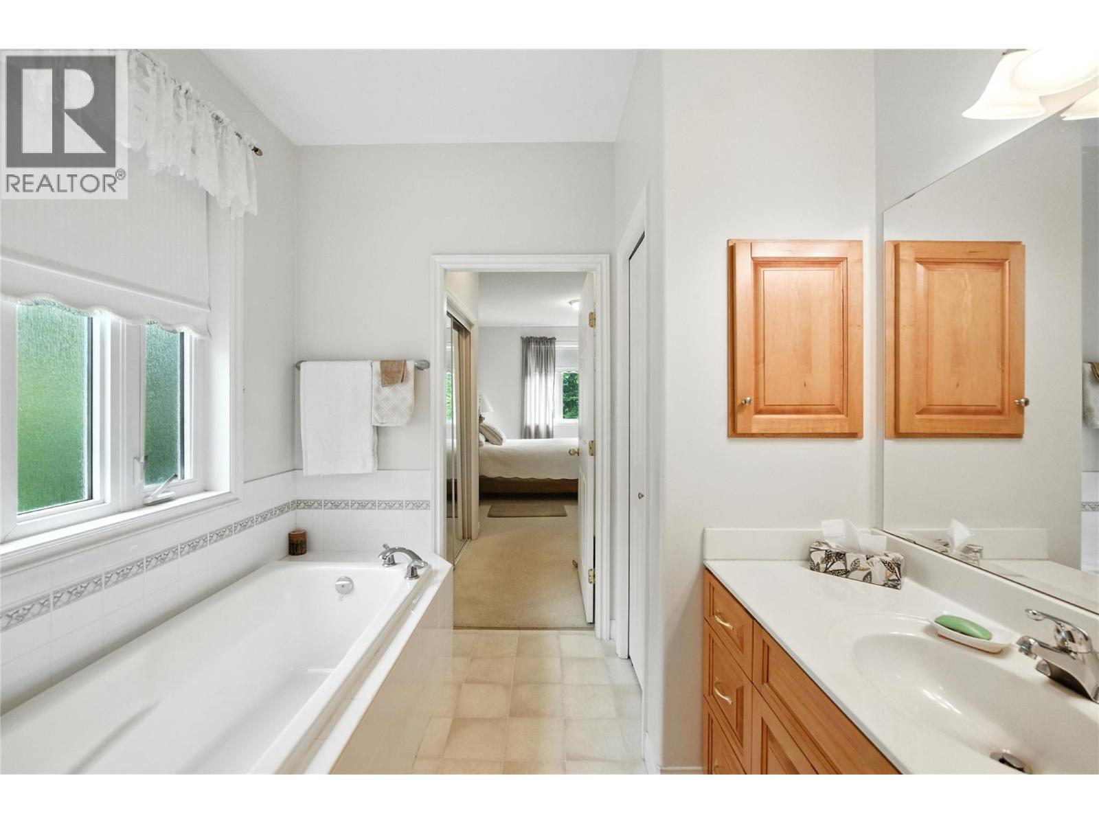 4175 Brown Road, Bonnington, BC - Indoor Photo Showing Bathroom
