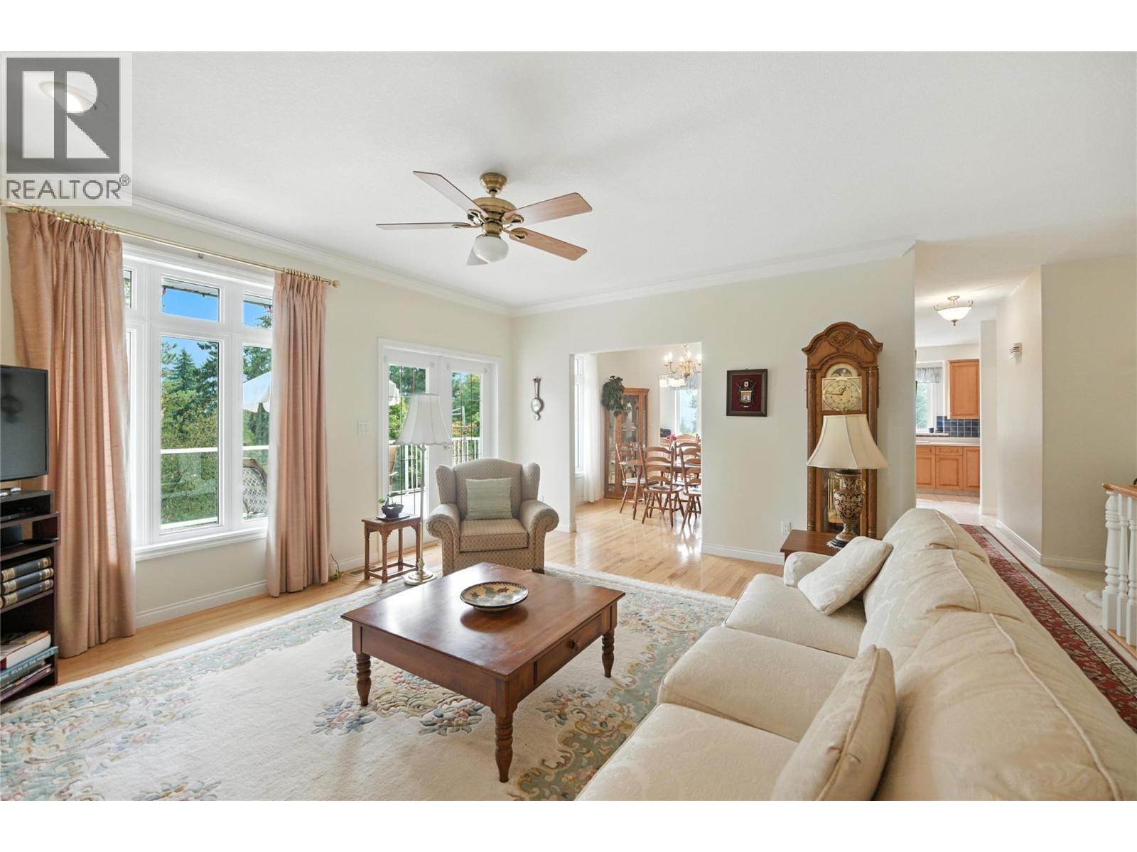 4175 Brown Road, Bonnington, BC - Indoor Photo Showing Living Room
