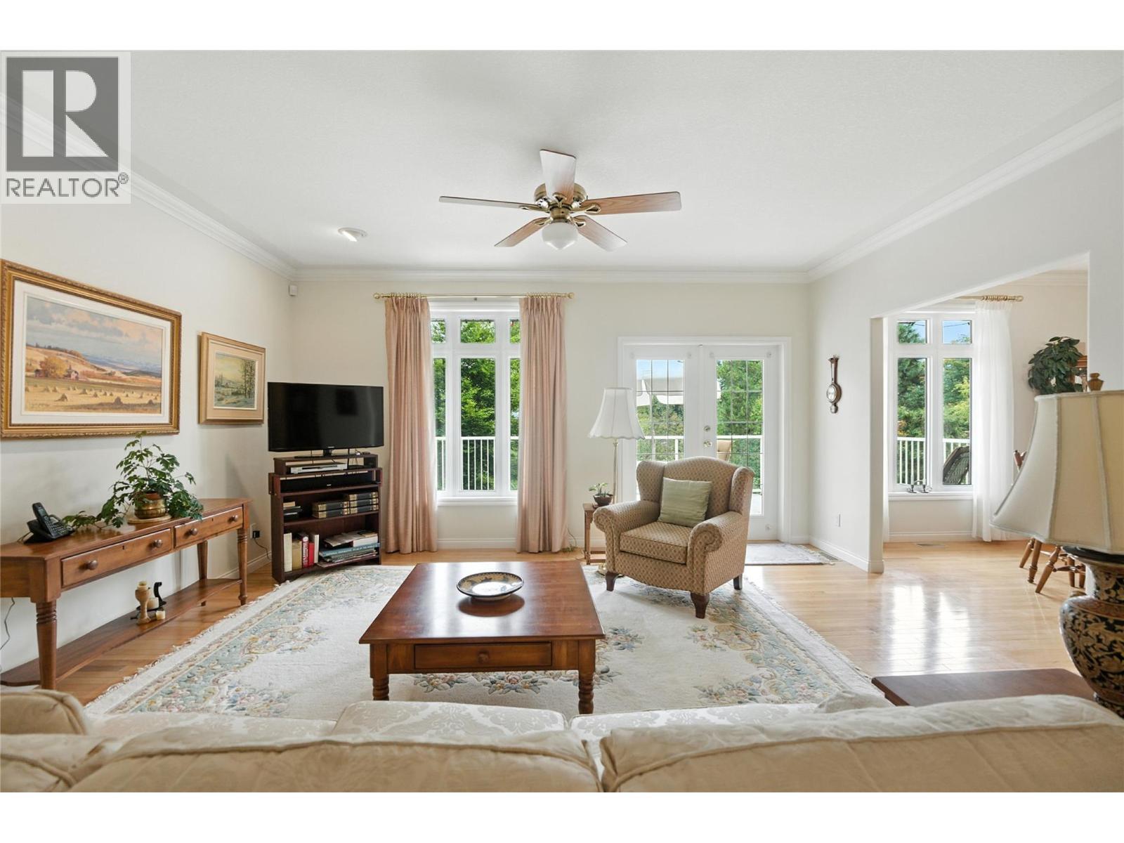 4175 Brown Road, Bonnington, BC - Indoor Photo Showing Living Room