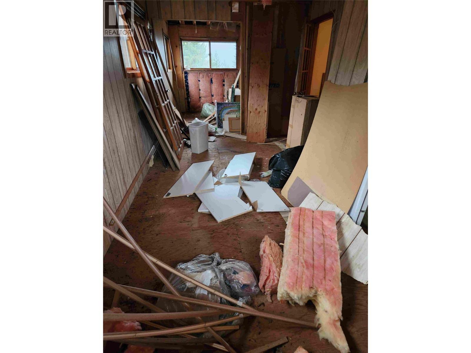 4259 Woodbury Village Road, Ainsworth, BC - Indoor