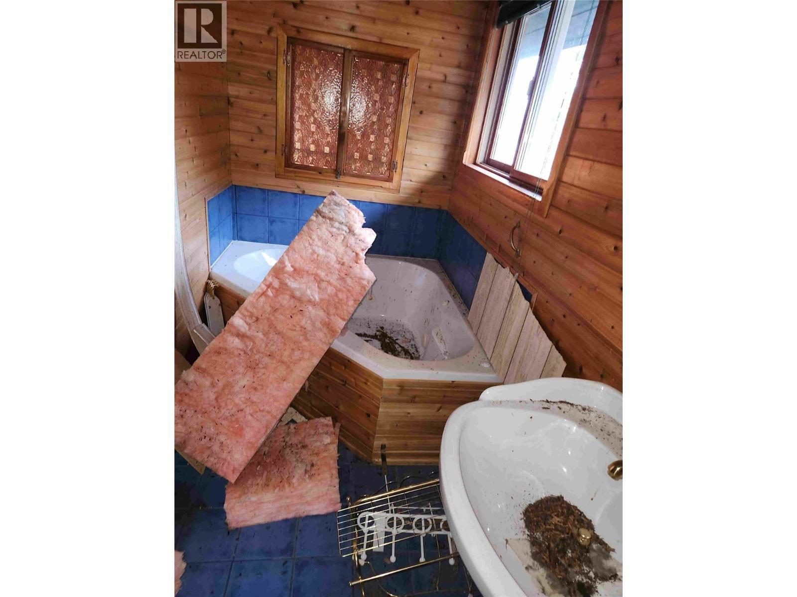 4259 Woodbury Village Road, Ainsworth, BC - Indoor