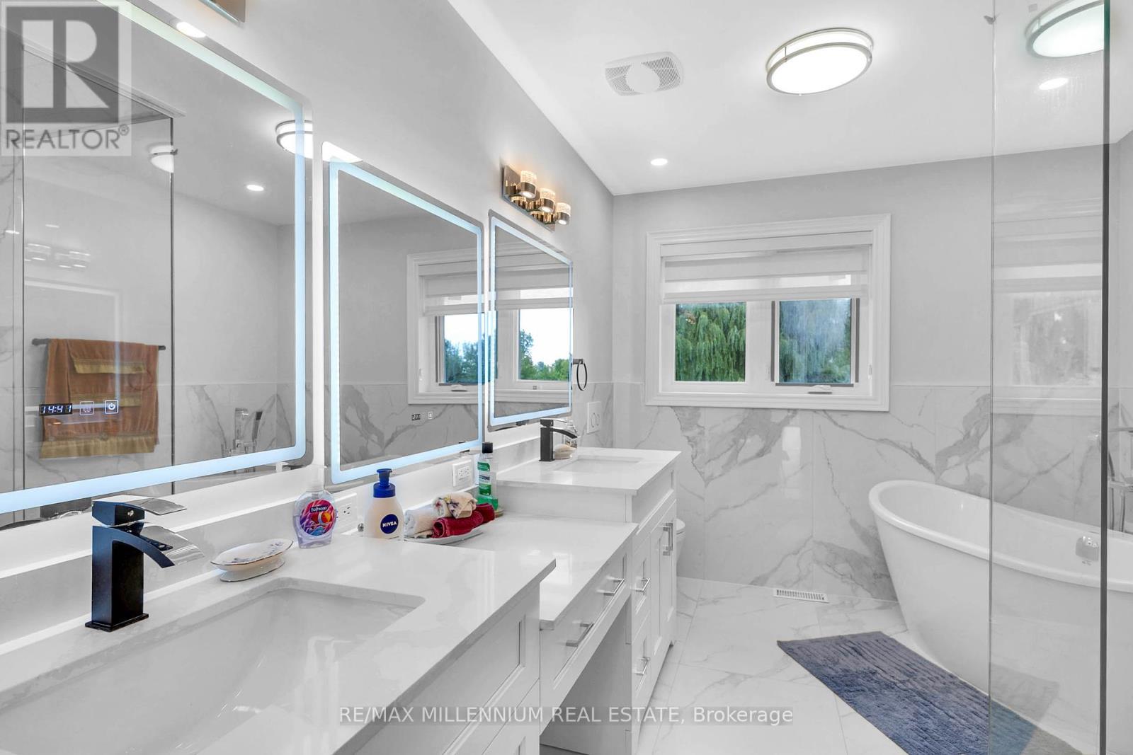 15 Julian Drive, Brampton, ON - Indoor Photo Showing Bathroom