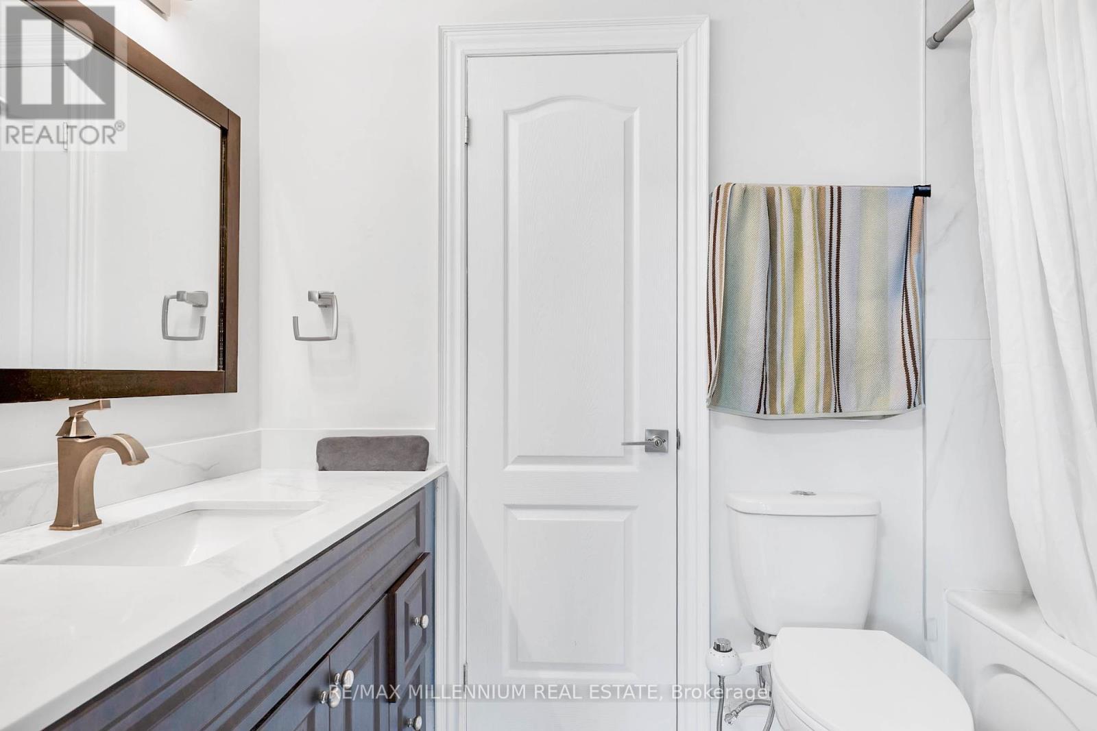 15 Julian Drive, Brampton, ON - Indoor Photo Showing Bathroom