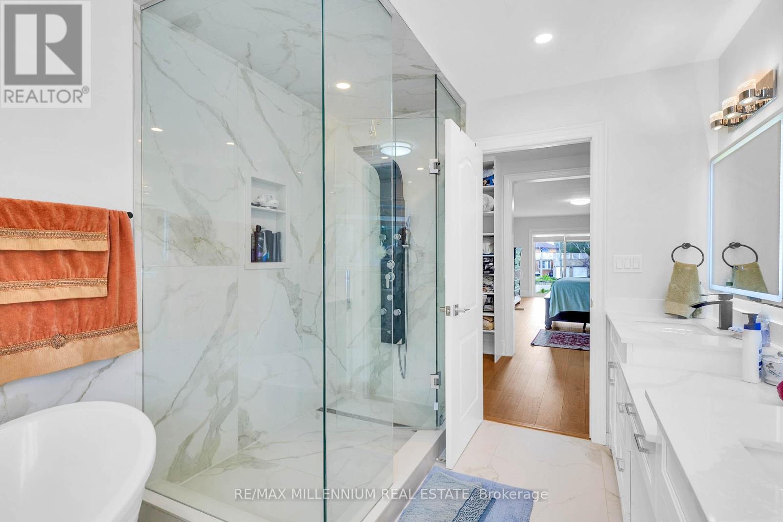 15 Julian Drive, Brampton, ON - Indoor Photo Showing Bathroom