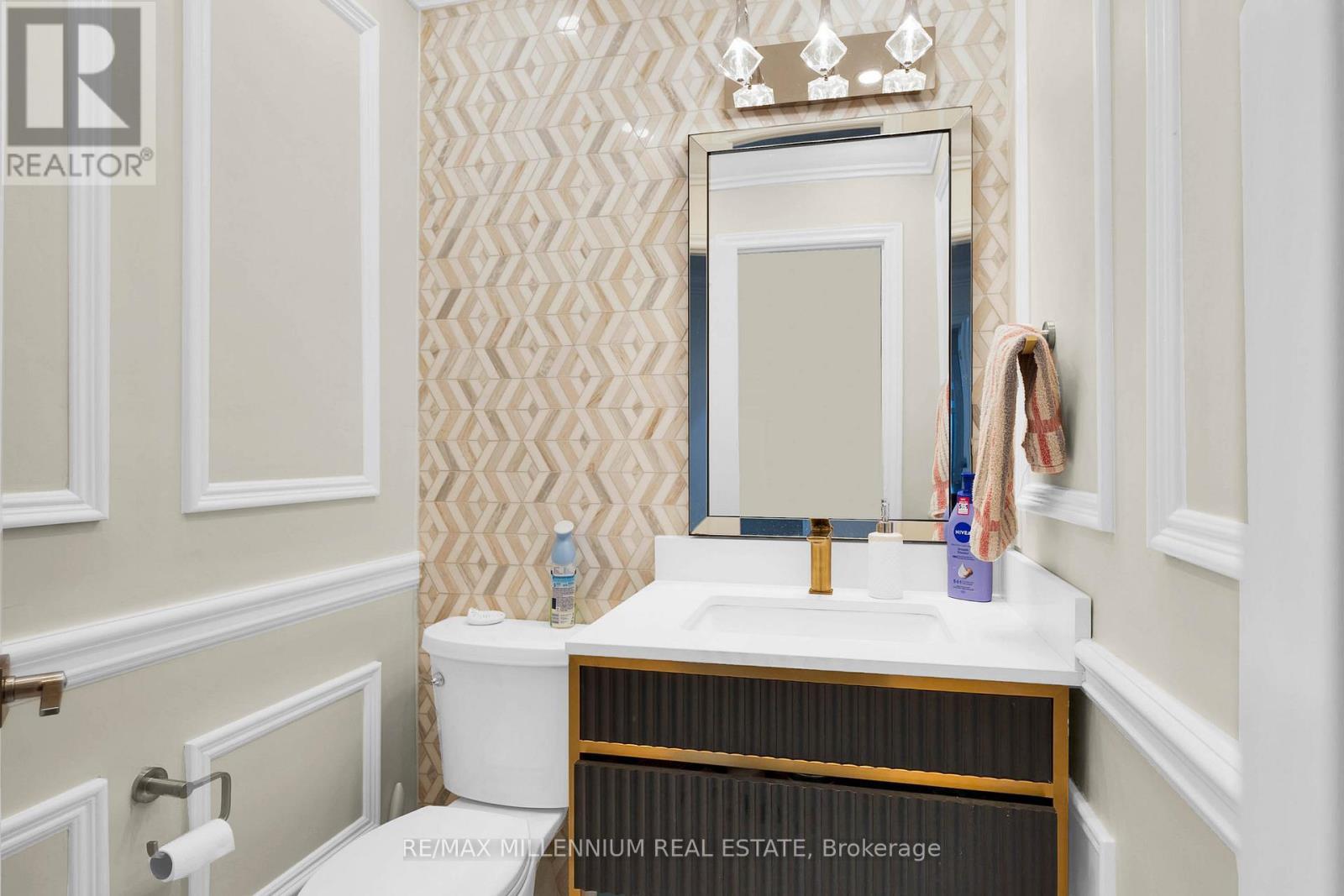 15 Julian Drive, Brampton, ON - Indoor Photo Showing Bathroom