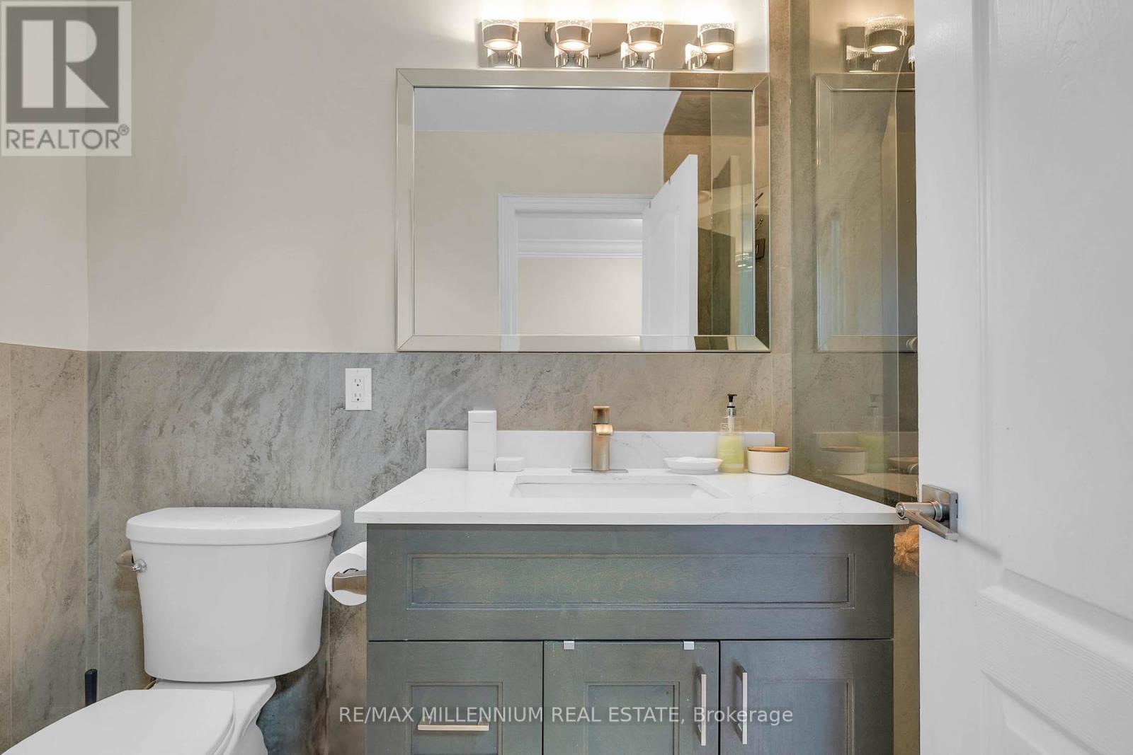 15 Julian Drive, Brampton, ON - Indoor Photo Showing Bathroom