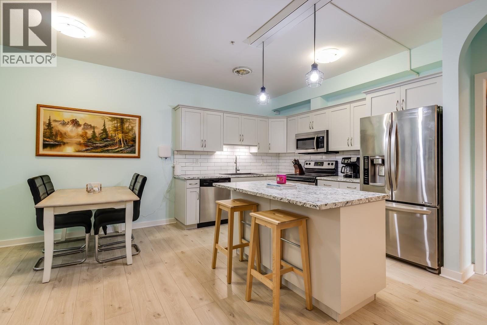Space for bar seating - 151 Taylor Road Unit# 202, Kelowna, BC - Indoor Photo Showing Kitchen With Upgraded Kitchen