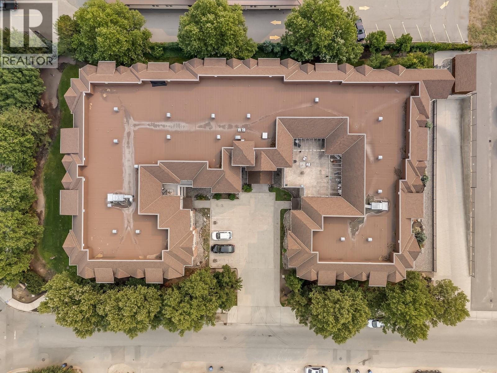 Great central location - 151 Taylor Road Unit# 202, Kelowna, BC - Outdoor