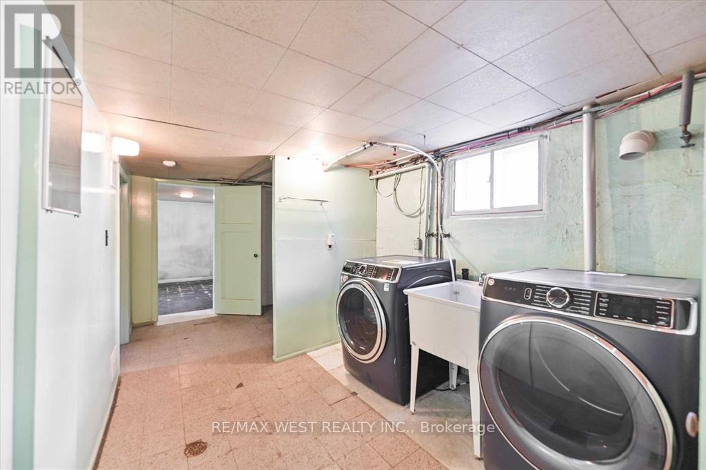 5 Dieppe Road S, Toronto, ON - Indoor Photo Showing Laundry Room