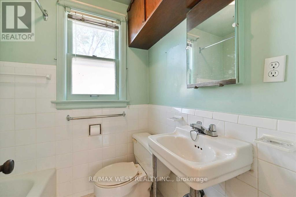 5 Dieppe Road S, Toronto, ON - Indoor Photo Showing Bathroom