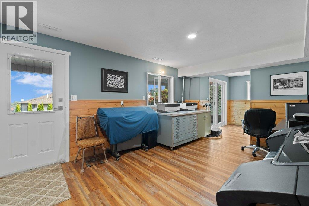 2121 3 Avenue Se, Salmon Arm, BC - Indoor