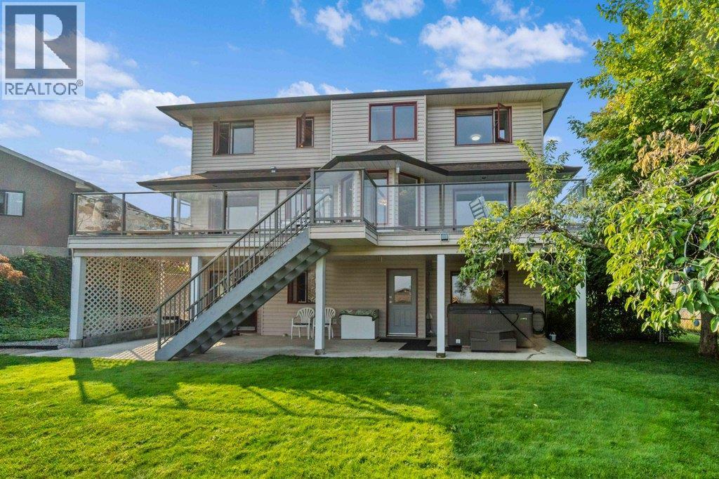 2121 3 Avenue Se, Salmon Arm, BC - Outdoor With Deck Patio Veranda
