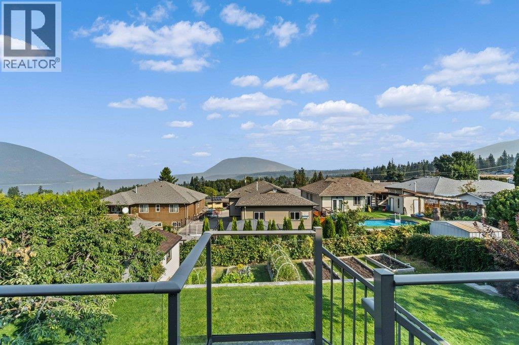 2121 3 Avenue Se, Salmon Arm, BC - Outdoor With View