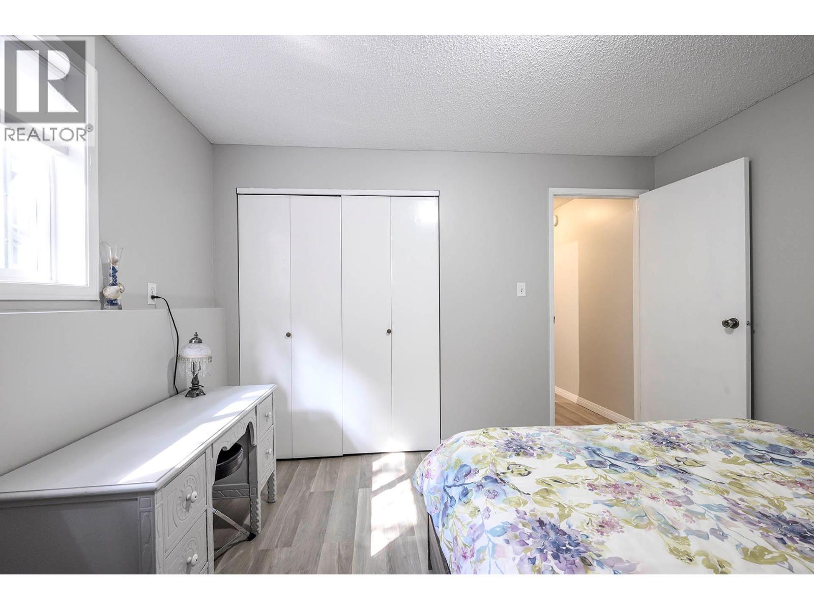 5901 Dallas Drive, Kamloops, BC - Indoor Photo Showing Bedroom