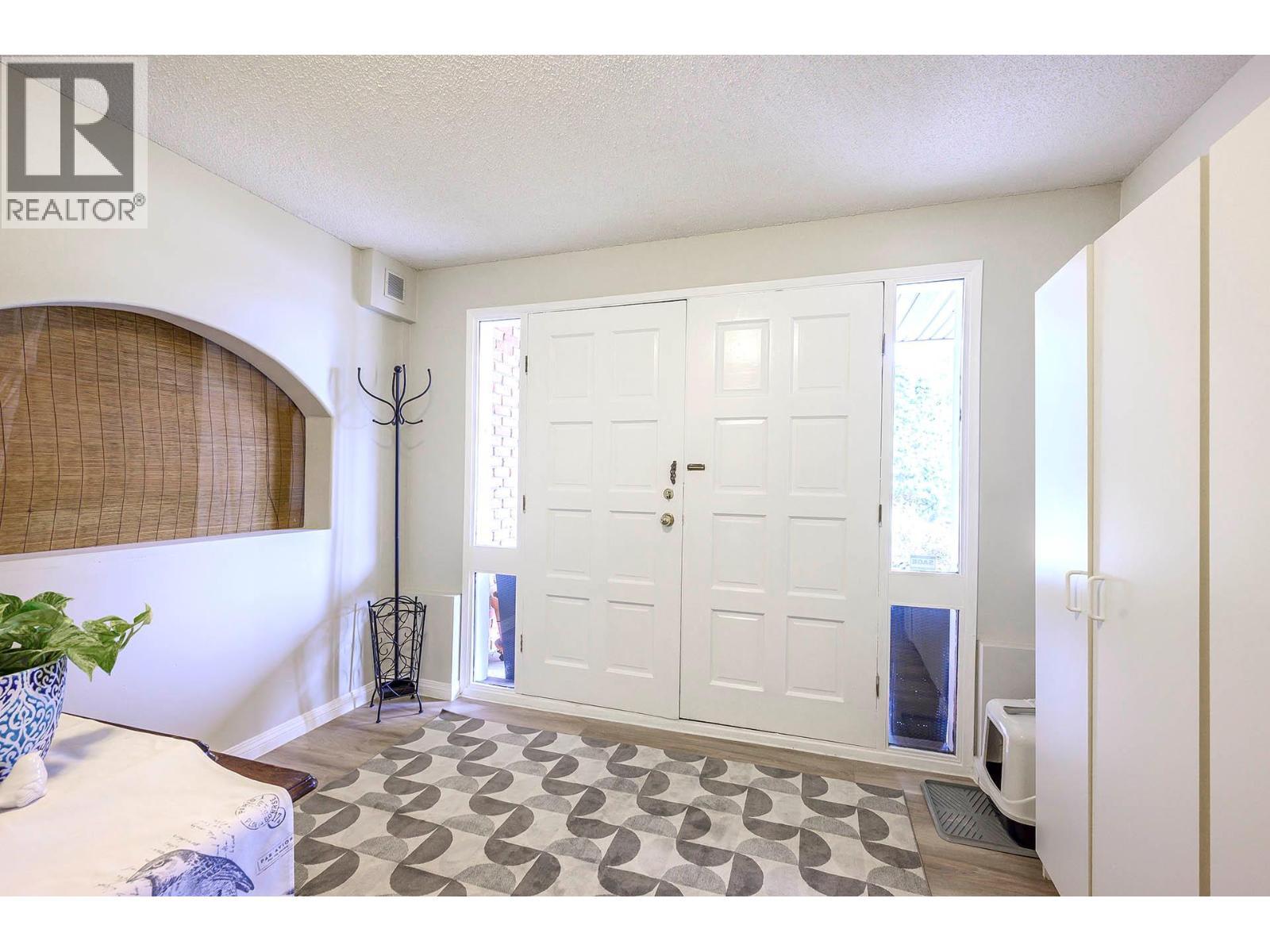 5901 Dallas Drive, Kamloops, BC - Indoor