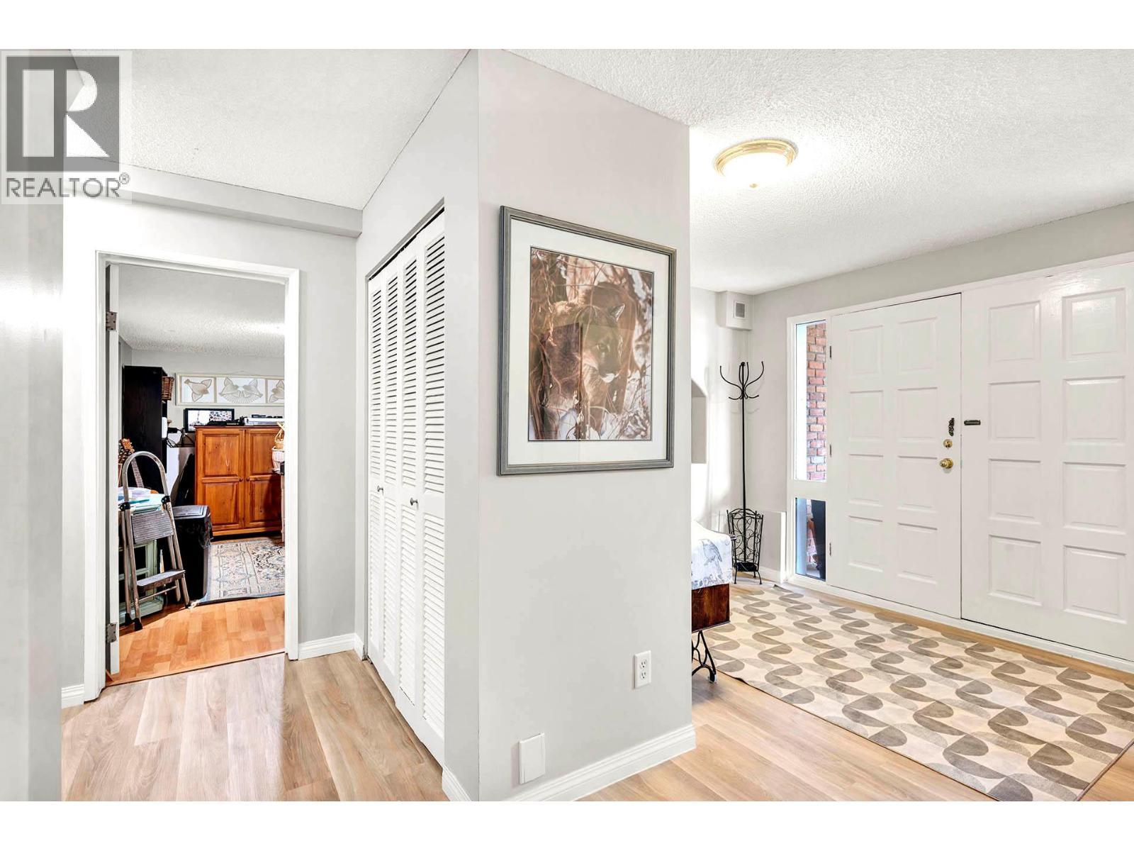 5901 Dallas Drive, Kamloops, BC - Indoor Photo Showing Other Room