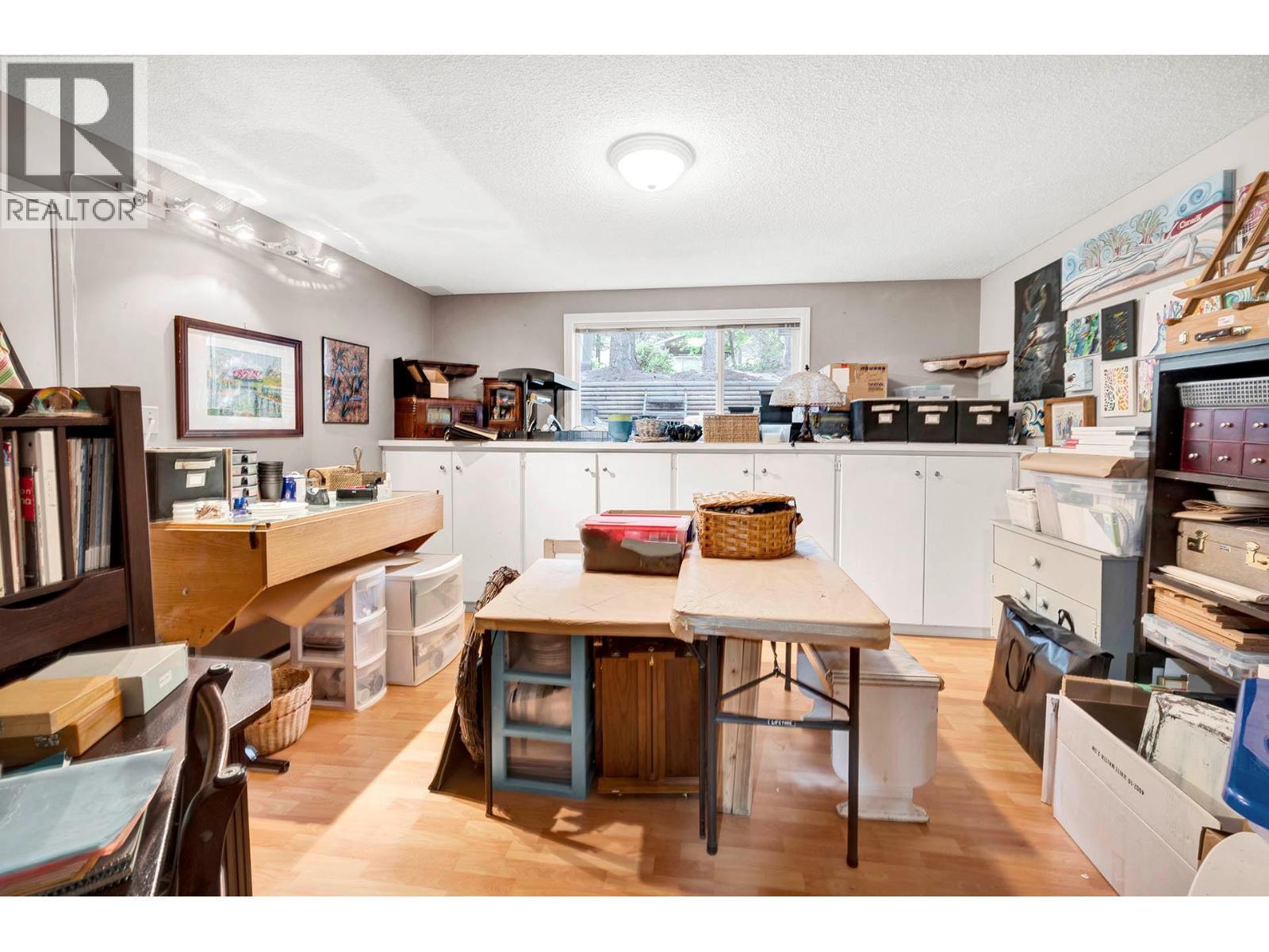 5901 Dallas Drive, Kamloops, BC - Indoor