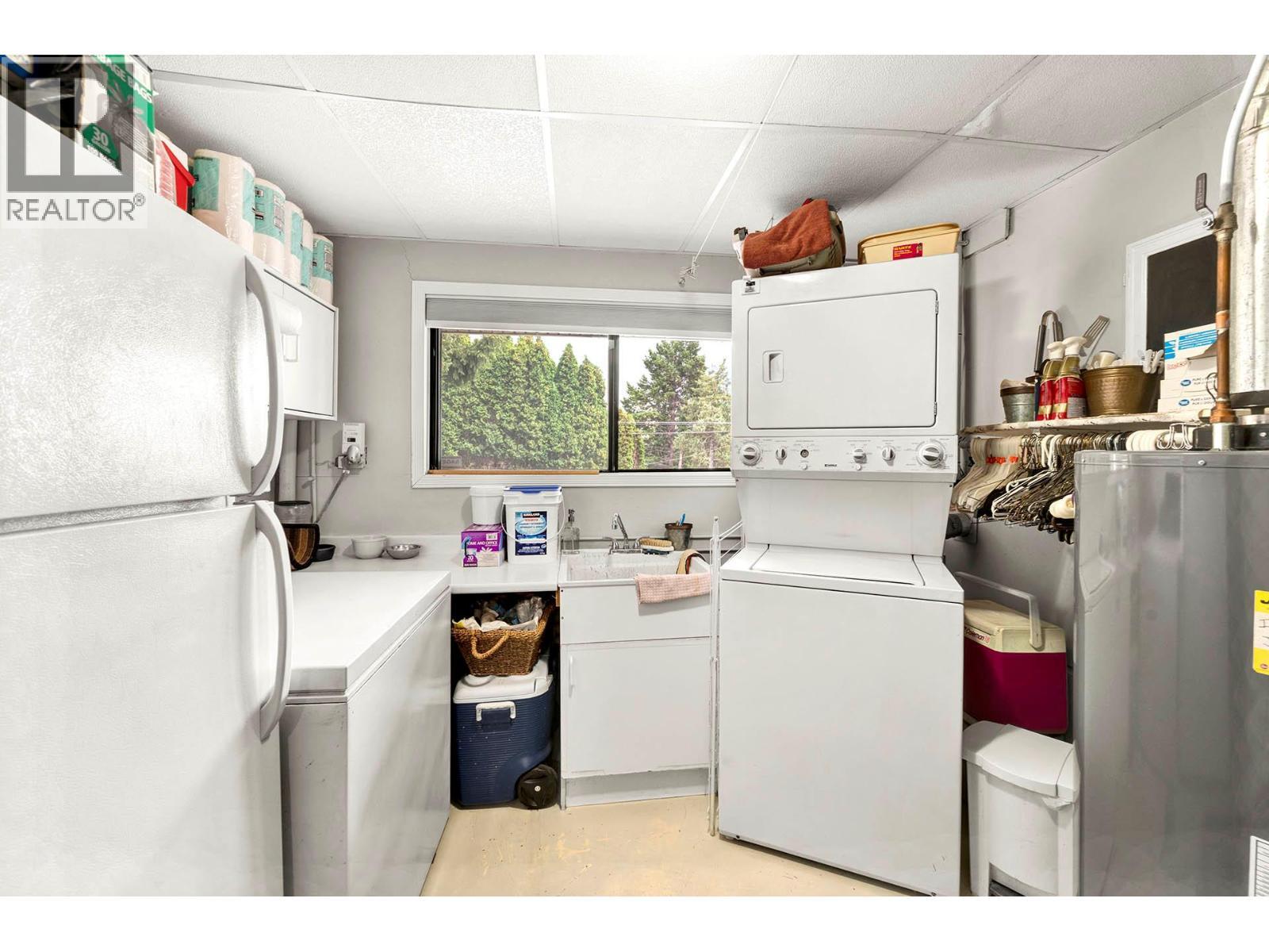 5901 Dallas Drive, Kamloops, BC - Indoor Photo Showing Laundry Room