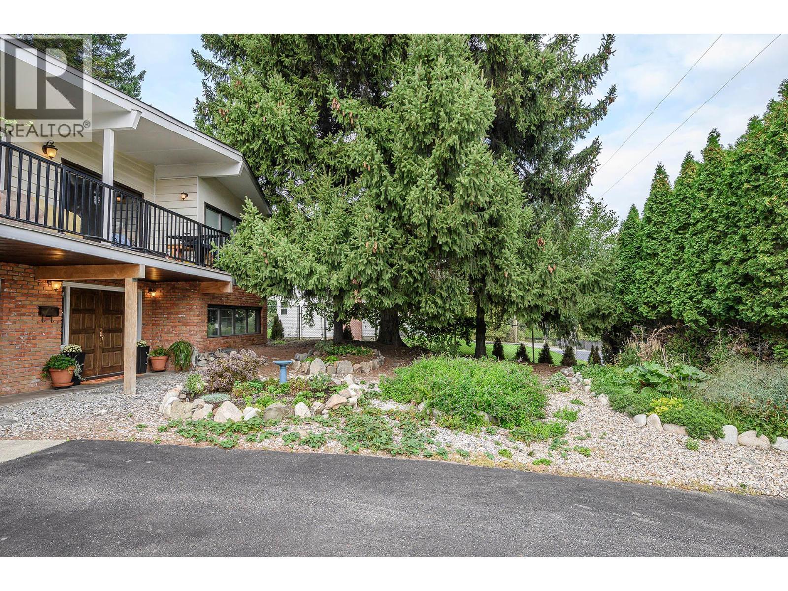 5901 Dallas Drive, Kamloops, BC - Outdoor